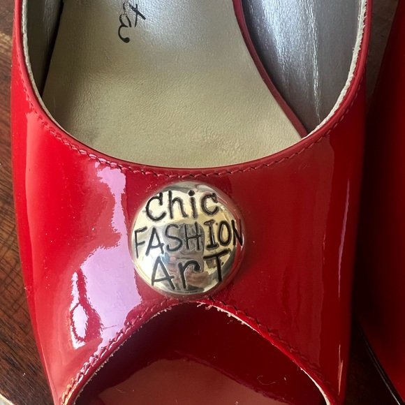 Brighton "Wallis" Cherry Red Patent Peep-Toe Pumps Size 8.5 - Picture 2 of 11